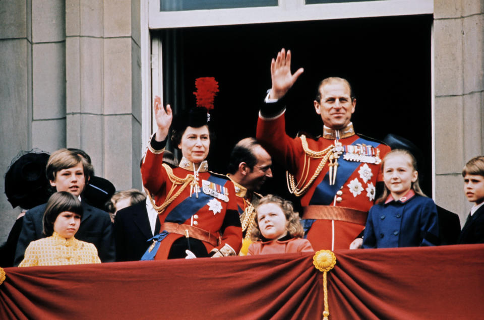 Britain's Queen Elizabeth II (L), her husband Prince Philip, Duke of Edinburgh (R) and members of the Royal Family wave to the crowd on June 3, 1972 from the balcony of Buckingham Palace in London, during the Trooping the Colour ceremony. (Photo by - / AFP)        (Photo credit should read -/AFP via Getty Images)