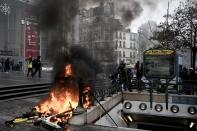 En raison des débordements survenus un peu plus tôt dans le même secteur, la manifestation initiée par Priscillia Ludosky, figure bien connue des Gilets jaunes, qui devait débuter ce samedi vers 14h place d’Italie (13e arrondissement) pour se terminer place Franz Litz a été annulée. ©PHILIPPE LOPEZ/AFP via Getty Images