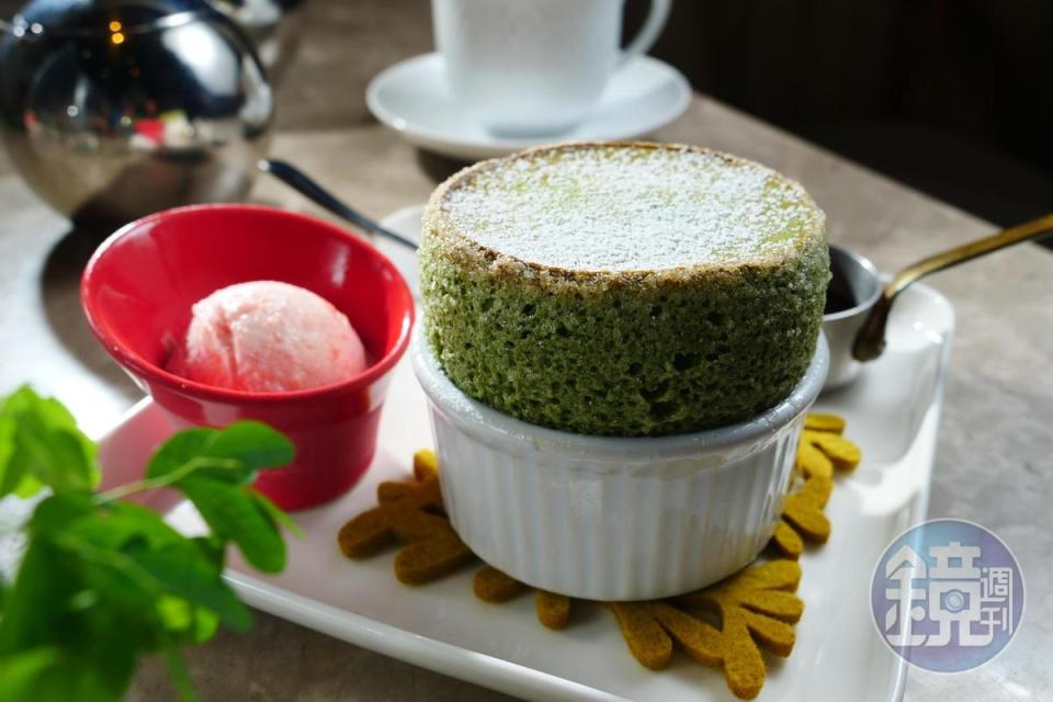 「抹茶舒芙蕾」使用日本宇治抹茶粉，每週三限定。（190元／份）