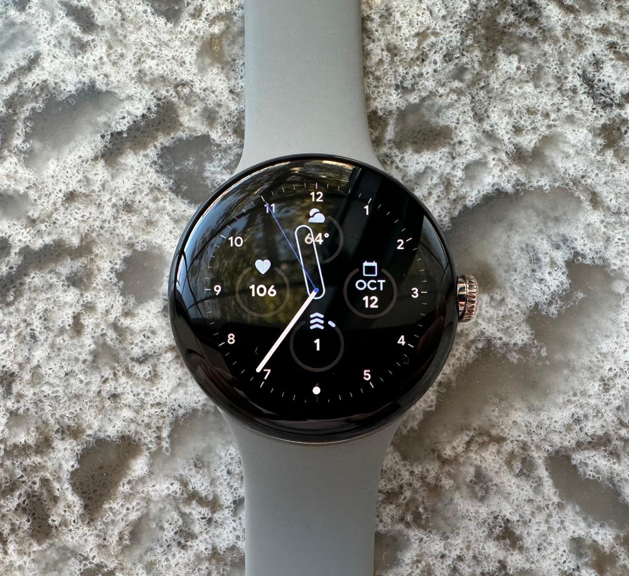 The Pixel Watch has a large bezel around its display, but when using faces like this one, it's almost imperceptible. (Image: Howley)