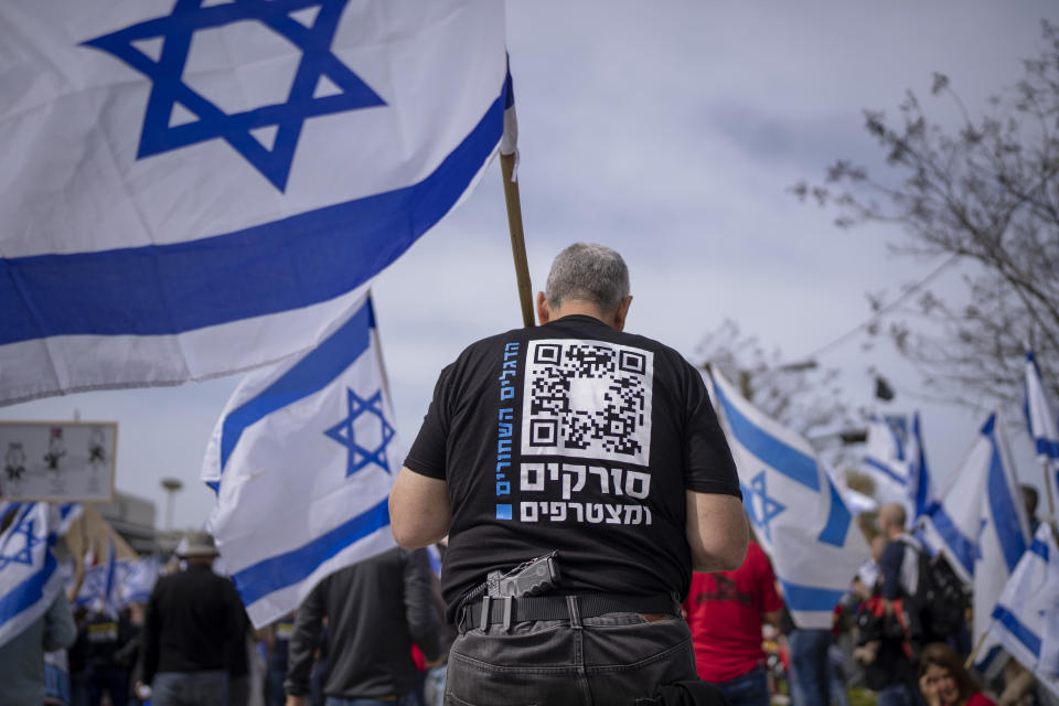 Israeli military reservists protest against plans by Prime Minister Benjamin Netanyahu's government to overhaul the judicial system, in Tel Aviv, Israel, Wednesday, March 22, 2023. (AP Photo/Oded Balilty)