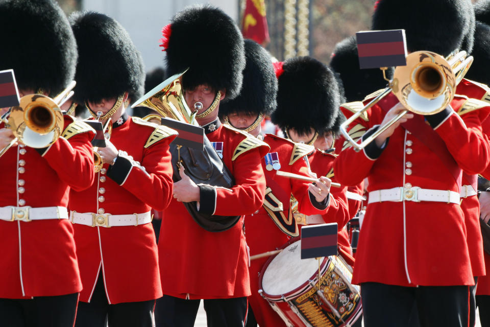 Die Band der königlichen Armee stimmt zu besonderen Anlässen gerne mal einen Pop-Hit an. (Symbolbild: Getty Images)