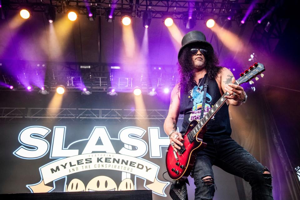 Slash of Slash ft. Myles Kennedy + the Conspirators performs on day four of Lollapalooza.