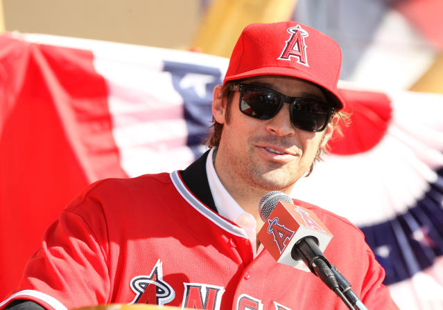 Pujols welcomed by thousands of Angels fans