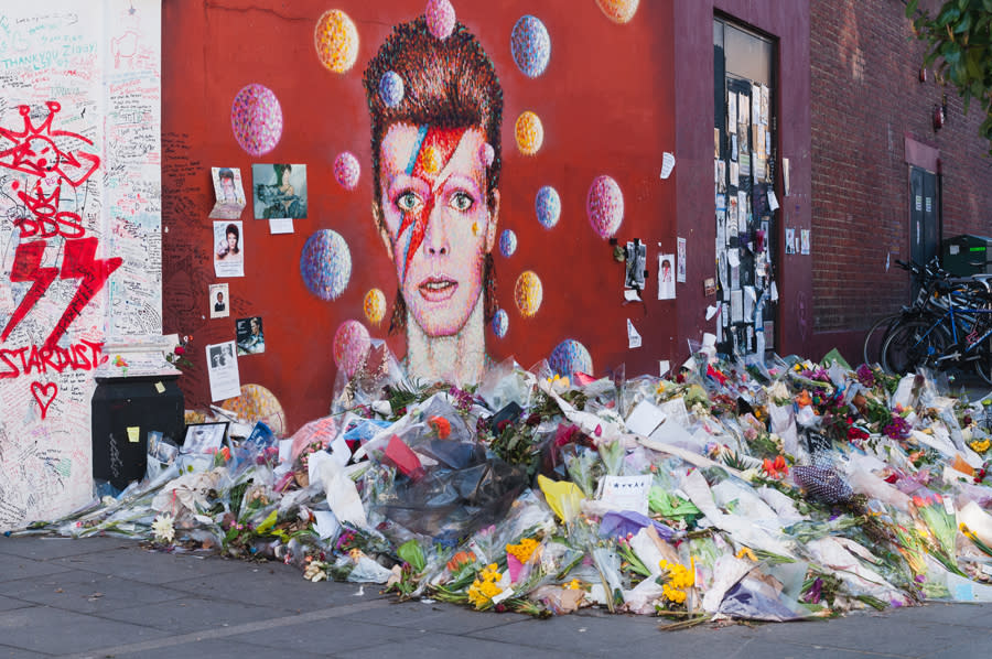<p>2016 mussten wir von vielen Prominenten Abschied nehmen. Die Musiker David Bowie und Leonard Cohen, Boxlegende Muhammad Ali, die Schauspieler Bud Spencer und Götz George sowie der ehemalige Außenminister Guido Westerwelle starben in diesem Jahr. (Bild: ddp images) </p>