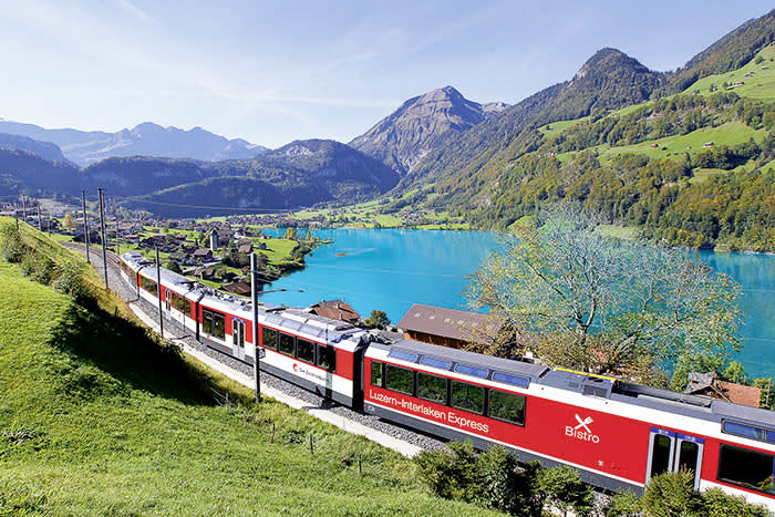 ▲「黃金景觀火車」是瑞士精華美景的大集合。（圖/鳳凰旅遊）
