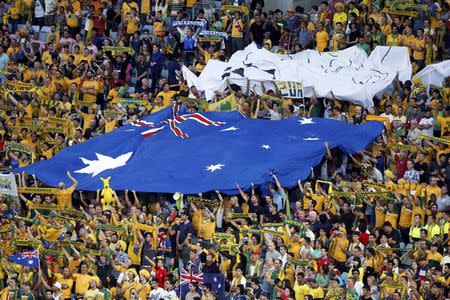 Australia's fans hold a giant flag before their Asian Cup final soccer match against South Korea at the Stadium Australia in Sydney January 31, 2015. REUTERS/Edgar Su