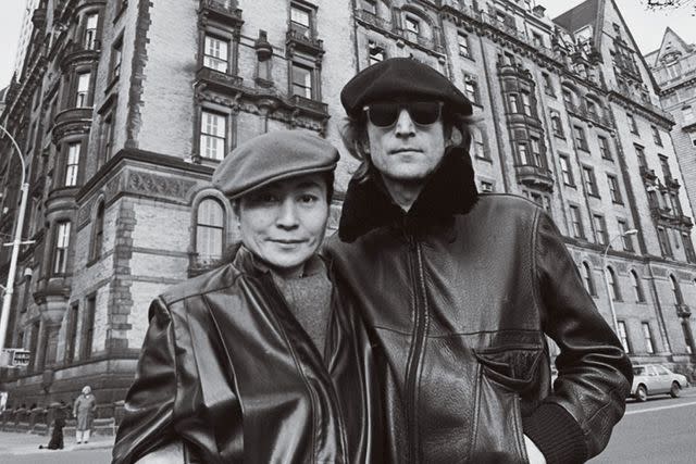 <p>Allan Tannenbaum/Polaris</p> John Lennon and Yoko Ono outside of the Dakota.