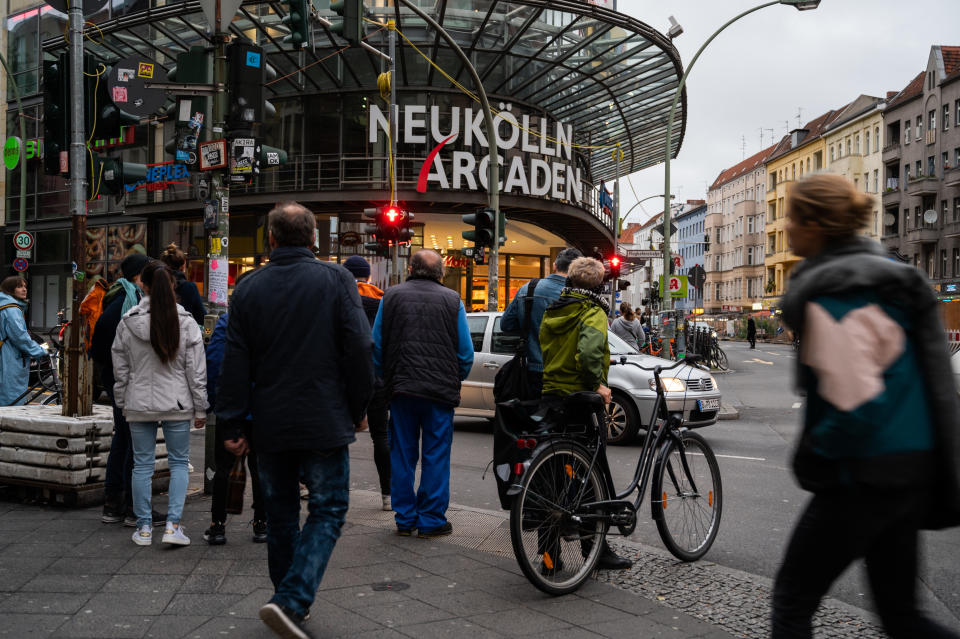 15 October 2020, Berlin: People wait at a red light in front of the Neukölln Arcaden shopping centre. In Neukölln, the number of coronavirus infections has been rising for several days. Photo: Christophe Gateau/dpa (Photo by Christophe Gateau/picture alliance via Getty Images)