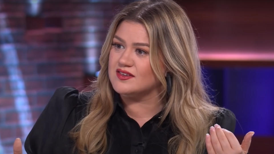 Kelly Clarkson Recalls How She Totally Blew Her Chance To Write A Song ...