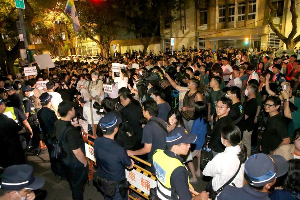 國民黨立委陳玉珍表示，前幾天民進黨團總召柯建銘說，只要韓國瑜說「休息協商」就好，韓昨天講了多少次協商，結果柯總召稱他身體不舒服，這是惡意搞破壞，民進黨就像巨嬰一樣，請他出席不出席、說話不說話。（本報資料照片）