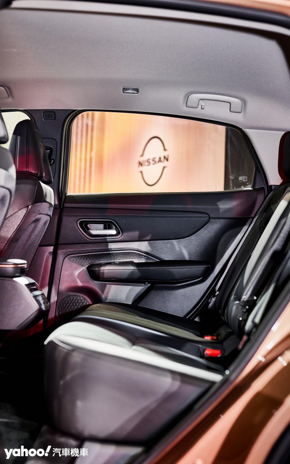 後排座椅頭頂空間與整體開闊度超乎預期且亮眼的表現應當與Nissan Ariya較高的車高設定有關。