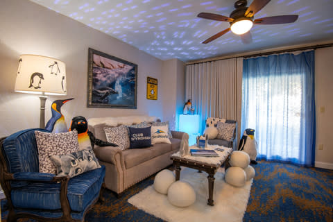The Club Wyndham SeaWorld Suite sleeps up to four guests and is now available for three- and four-night reservations between August 1 and September 8, 2024. Rates start at $439 per night. An additional two-bedroom SeaWorld Suite is available exclusively as a benefit for Club Wyndham vacation club owners. (Photo: Business Wire)