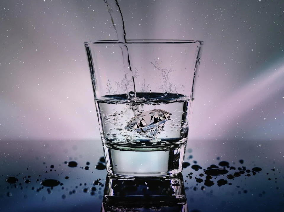 <strong>「唯水禁食」健康養身法，在5-40天禁食期間內僅飲用蒸餾純水。（示意圖／資料庫）</strong>