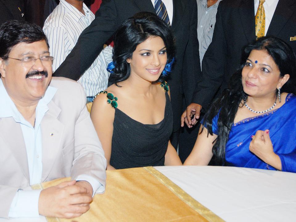 priyanka chopra and parents november 2009