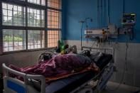 Wider Image: Last doctor standing: Pandemic pushes Indian hospital to brink