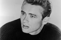 <p>Und auch er soll wieder zum Leben erweckt werden: Hollywood-Legende James Dean, 1955 im Alter von 24 Jahren gestorben, soll die Hauptrolle in einem neuen Film übernehmen. Im Vietnam-Streifen "Finding Jack" soll Deans Computerabbild aus alten Videos und Fotos zusammengesetzt werden und eine Figur mit dem Namen Rogan spielen. (Bild: Hulton Archive/Getty Images)</p> 