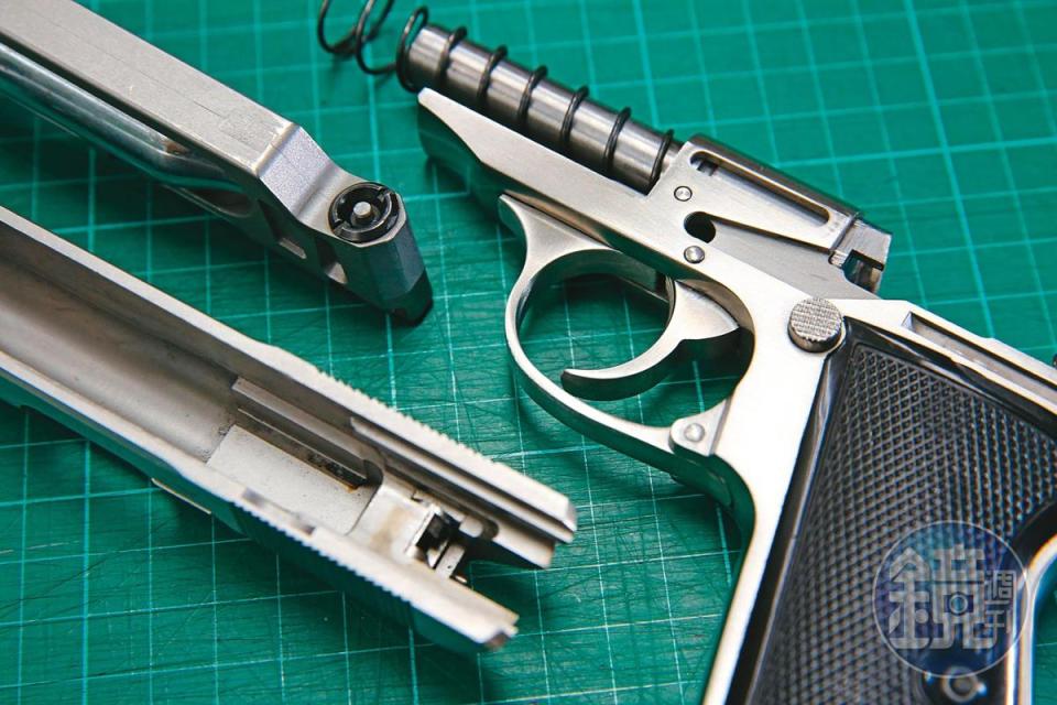 只要更換槍管、撞針、彈匣，PPK空氣槍就能變成極具殺傷力的真槍。