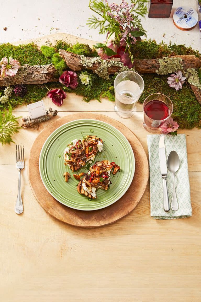 <p>Go a chill vibe, go with a tablescape free of a tablecloth or place mats, instead opting for wood slabs and a moss runner, and play up woodsy elements and shades of green found in nature.</p><p><a class="link " href="https://www.amazon.com/Lenox-Laurel-Leaf-Napkins-Platinum/dp/B0002EYNRA?tag=syn-yahoo-20&ascsubtag=%5Bartid%7C10070.g.23289609%5Bsrc%7Cyahoo-us" rel="nofollow noopener" target="_blank" data-ylk="slk:SHOP LEAF NAPKINS;elm:context_link;itc:0;sec:content-canvas">SHOP LEAF NAPKINS</a></p>