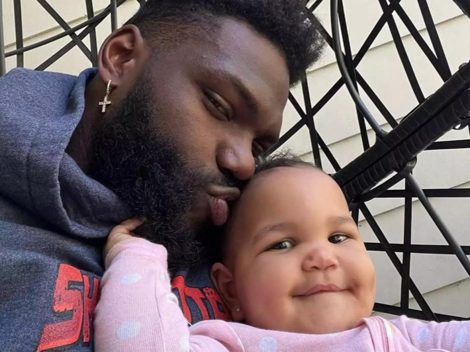 Shaquil Barrett and his daughter (Shaquil Barrett via Instagram)