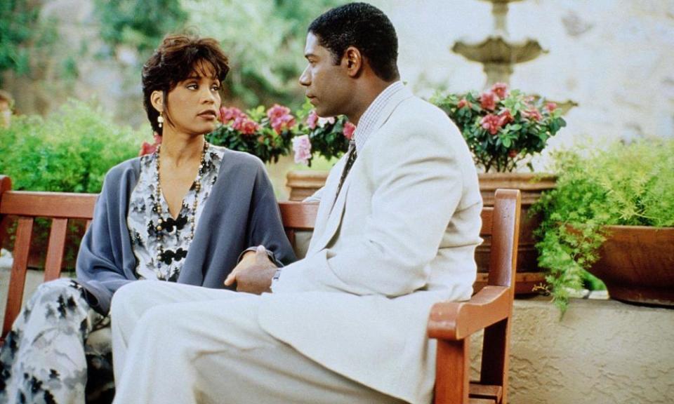 Whitney Houston and Dennis Haysbert sitting on a bench in Waiting to Exhale (1995)