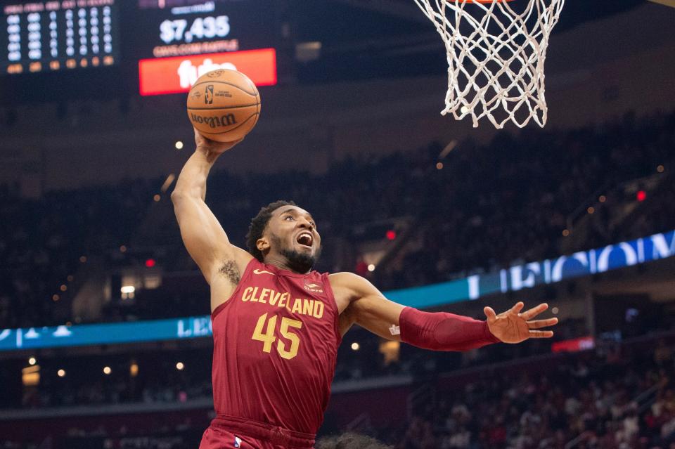 Cleveland Cavaliers' Donovan Mitchell (45) heads to the basket for a dunk against the Chicago Bulls during the first half of an NBA basketball game in Cleveland, Wednesday, Feb. 14, 2024. (AP Photo/Phil Long)