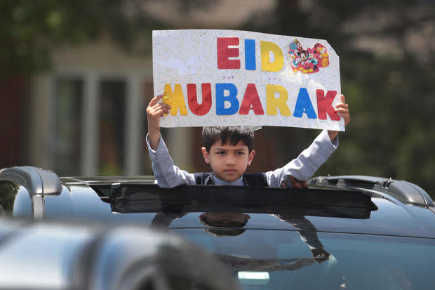 Illinois Islamic Center Hosts Drive Thru Eid Celebration Amid COVID-19 Pandemic 