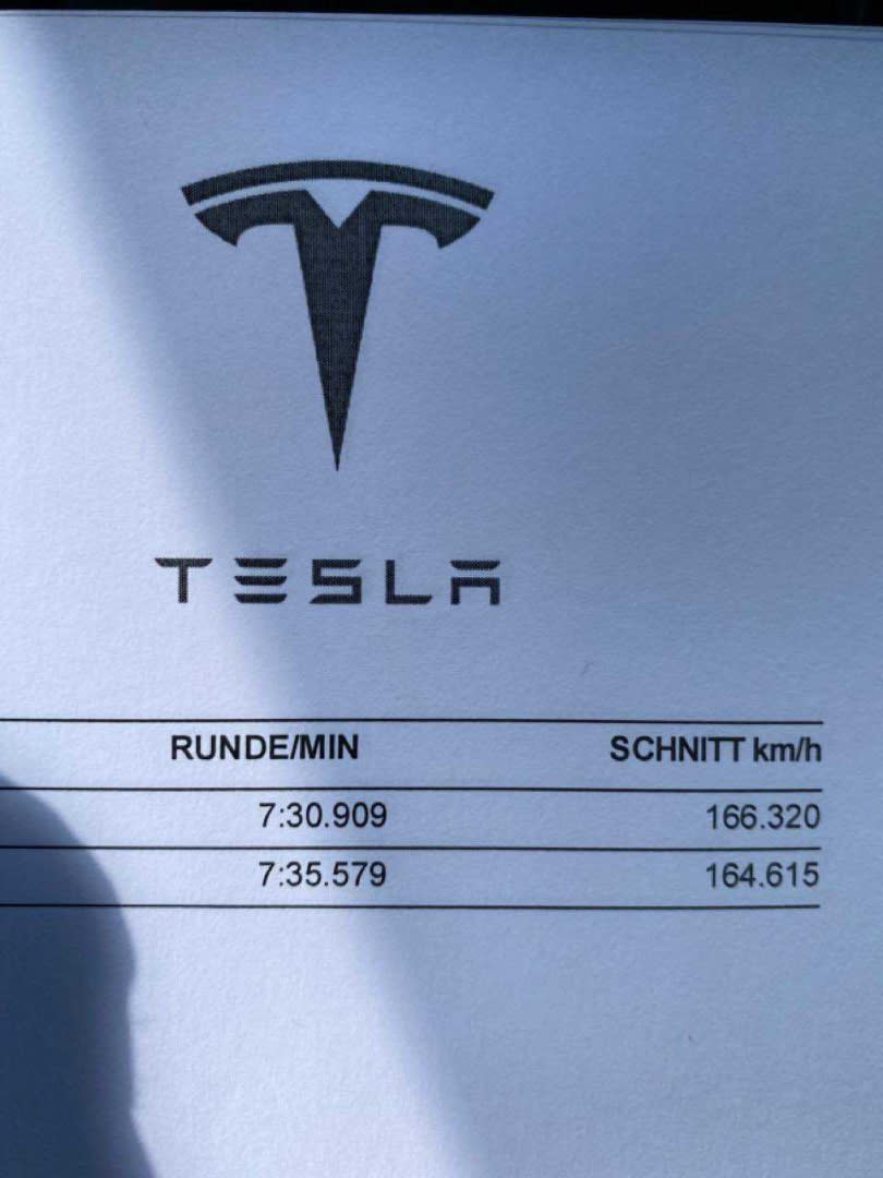 Tesla Model S Plaid兩次測試中，最佳以7分30.9秒最佳，寫下世界最快電動車紀錄。（圖／Elon Musk推特）