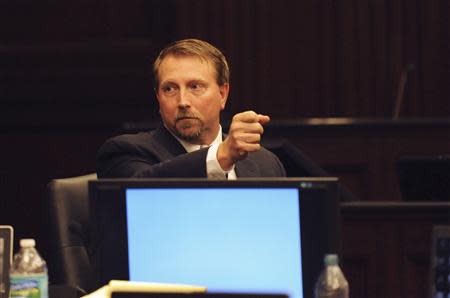 Eyewitness Steven Smith shows how the defendant pointed his weapon at the car carrying Jordan Davis during the murder trial of Michael Dunn for the shooting death of Jordan Davis at Duval County Courthouse in Jacksonville, Florida February 6, 2014. REUTERS/Bob Mack/Florida Times-Union/Pool