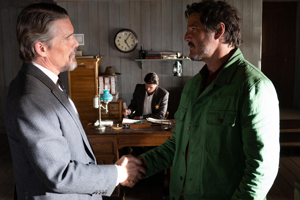 Ethan Hawke y Pedro Pasca en 'Extraña forma de vida' de Pedro Almodóvar (Foto: Fernando Iglesias Mas/© El Deseo)