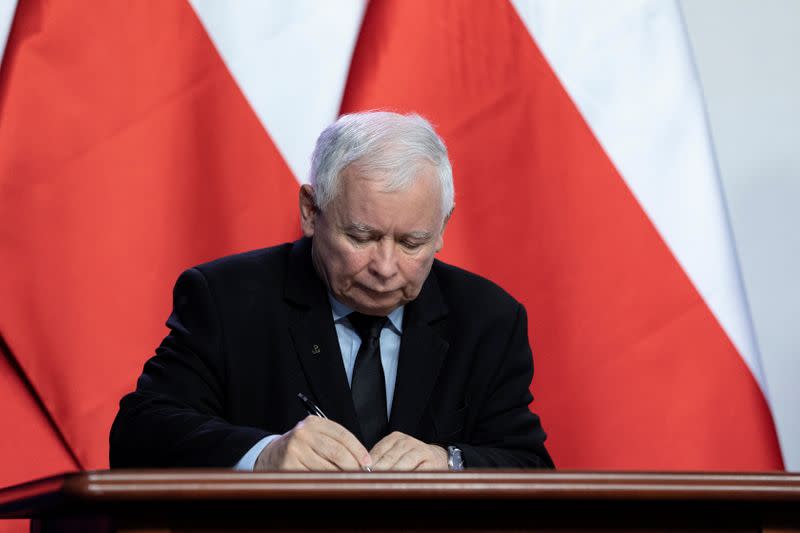 Law and Justice leader Jaroslaw Kaczynski signs coalition agreement in Warsaw