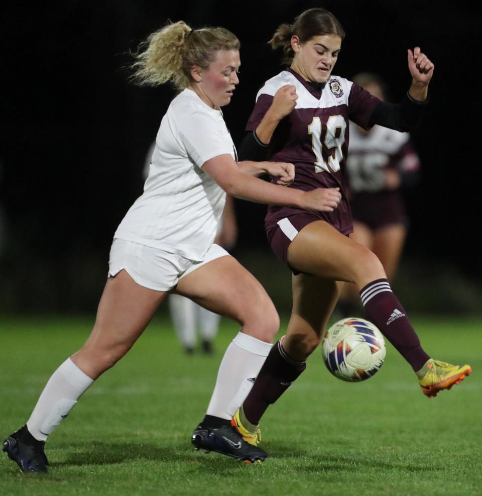 Manchester's Grace Soles and Stow's Alayna Bowers battle for the ball, Oct. 9, 2023.