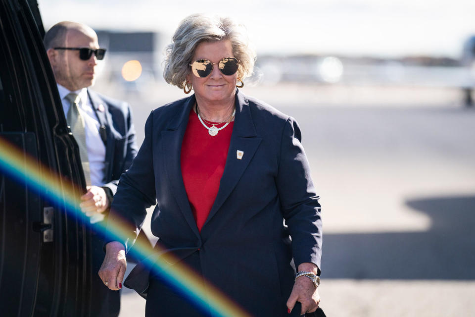 Susie Wiles disembarks Trump Force One at Manchester-Boston Regional Airport (Jabin Botsford / The Washington Post via Getty Images file)