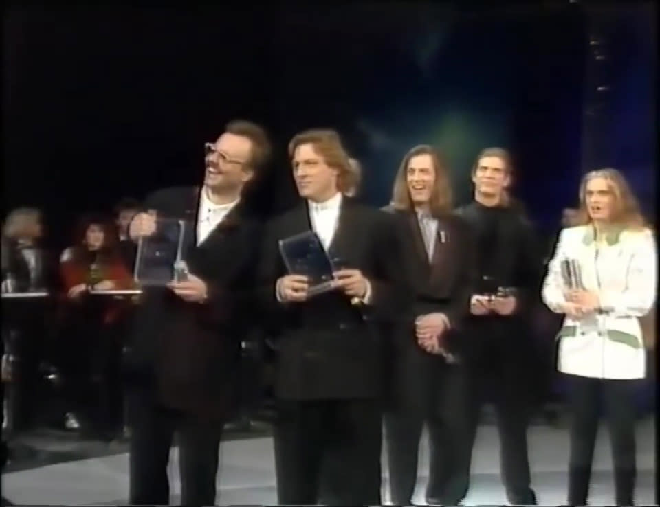 1991: Atlantis 2000, Song: "Dieser Traum darf niemals sterben", Platzierung: Platz 18 mit 10 Punkten. Das wurde aus der Band: Die Gruppe bestehend aus Helmut Frey, Alfons Weindorf, Jutta Niedhardt, Klaus Pröpper, Clemens Weindorf und Eberhard Wilhelm löste sich nach dem ESC in Rom auf. Alfons Weindorf ist weiterhin als Komponist tätig. (Bild-Copyright: ARD/Norddeutscher Rundfunk)