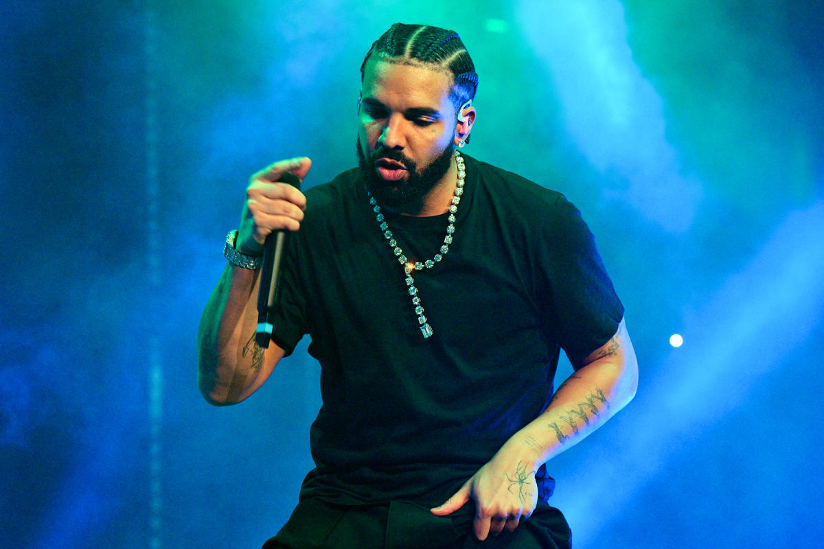 Drake's 2023 tour: See Arizona fans at Desert Diamond Arena concert