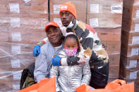 <p>Tracy Morgan, Maven Sonae Morgan and Tracy Morgan Jr. volunteered at the Food Bank for New York City to hand out turkies to Brooklyn families in celebration of Thanksgiving.</p>