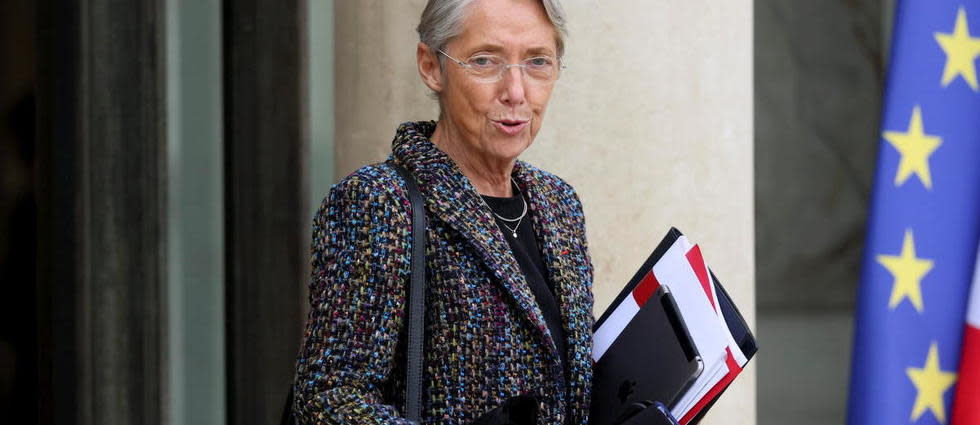 Élisabeth Borne, la ministre du Travail, à la sortie du conseil des ministres à l'Élysée, le 24 novembre 2021. 
