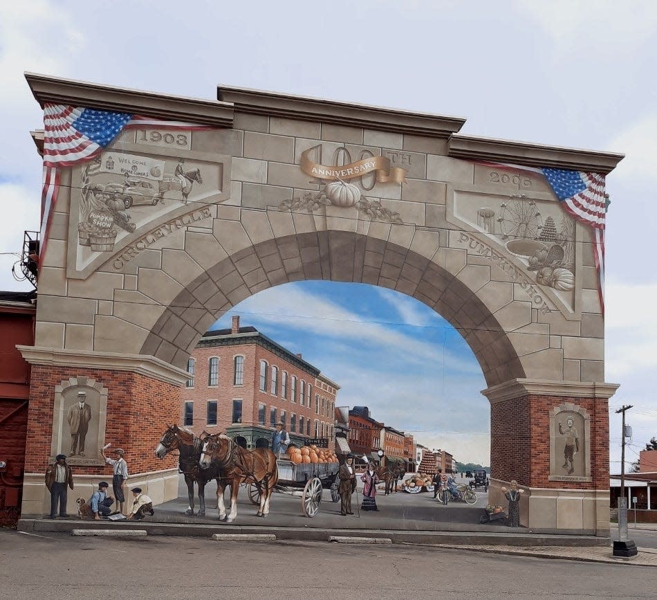 A Circleville mural celebrates 100 years of the pumpkin festival that is held there.