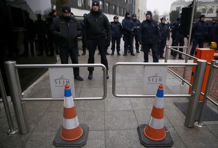 Policemen block access to the Parliament building during a protest in Warsaw, Poland, December 17, 2016. REUTERS/Kacper Pempel