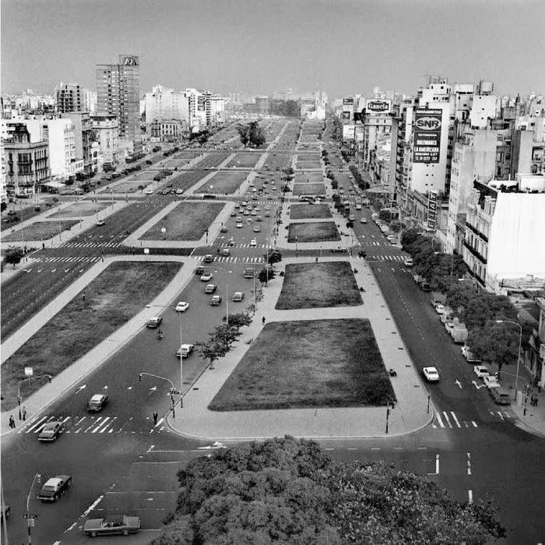 Otra toma del Ministerio de Obras Públicas hacia Constitución, pero esta vez en la década del 70, cuando la 9 de Julio terminó de extenderse hacia el sur