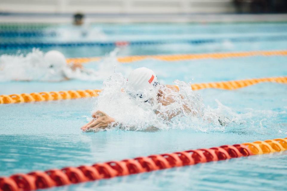 How to swim yourself fit this summer, according to an ex-Olympic swimmer