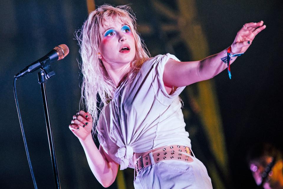 BOSTON, MA – MAY 25:Hayley Williams of Paramore performs onstage at Harvard Athletic Complex on May 25, 2018 in Boston, Massachusetts.(Photo by Natasha Moustache/GettyImages)