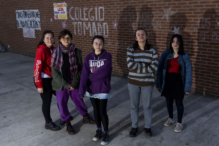 Violeta Mendelsohn, Maica Colantoni, Lucero Tomasenía, Morena Sanchez y Rocio Gallego, del centro de estudiantes de la escuela de música Juan Pedro Esnaola