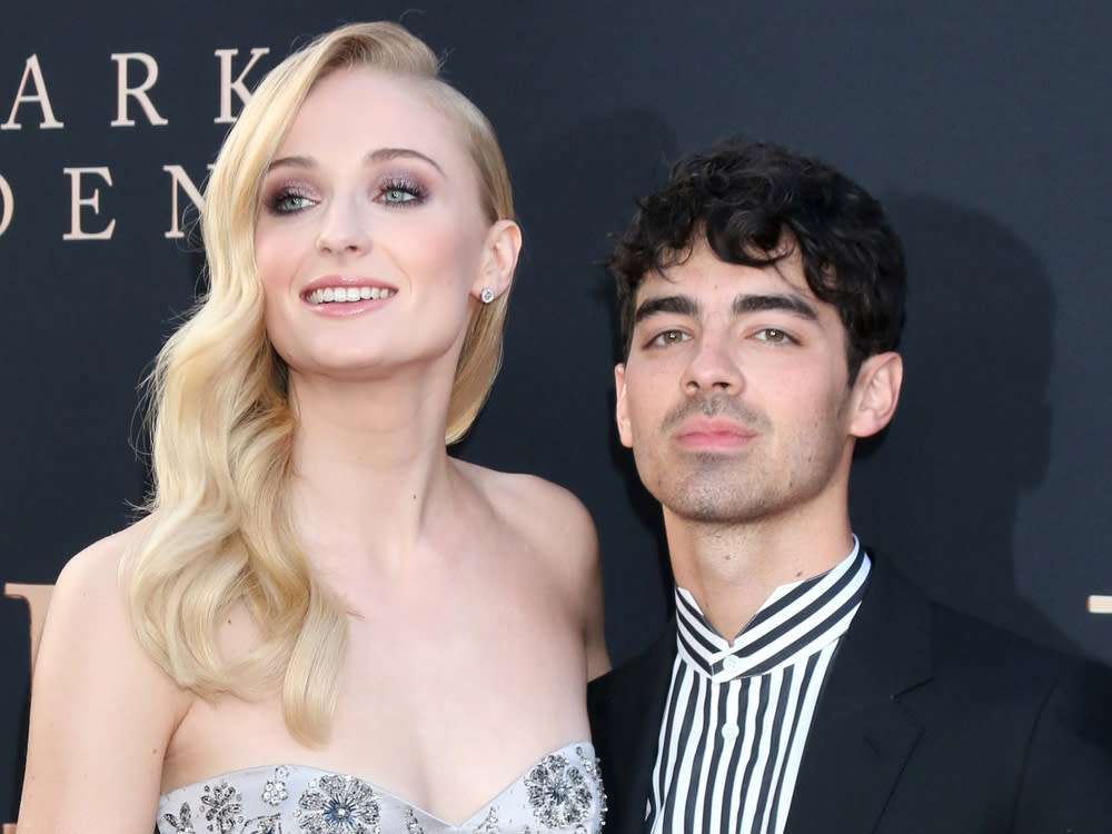 Sophier Turner und Joe Jonas auf einem Event in Hollywood (Bild: Kathy Hutchins/Shutterstock.com)