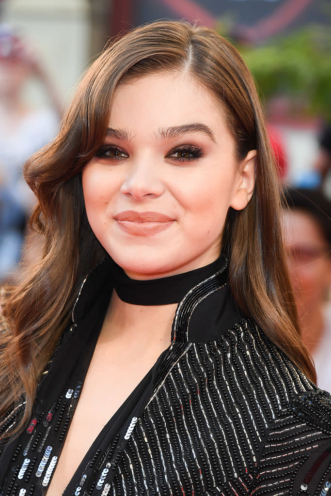 <p>The smoky eye/neutral lip combination was definitely a hit on the red carpet – we love how the “Pitch Perfect” star played up her gorgeous brown eyes. <i>(Photo by George Pimentel/WireImage)</i></p>