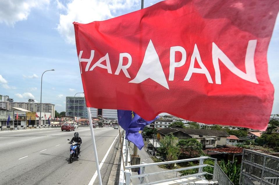 In a statement, PH Youth said that PAS and Umno’s alliance is not a new development in the country’s political history and should not warrant any form of response from PH. — Picture by Shafwan Zaidon