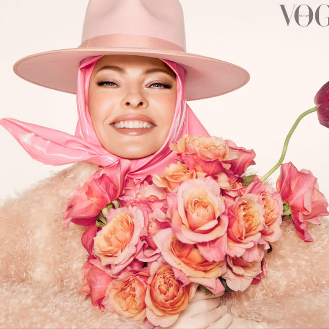 Linda Evangelista en el reportaje de la revista Vogue credit:Bang Showbiz
