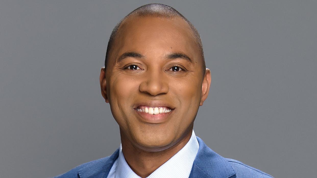  Demetrius Ivory WGN-TV. 