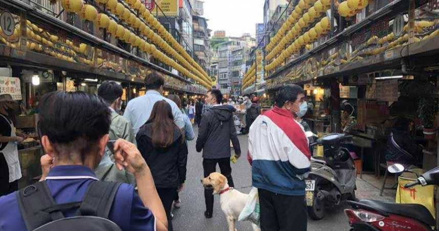 有網友將全台城市確診人數與總人口相除，發現基隆市的確診人口比竟是平均起來的5倍多。（示意圖／報系資料照）