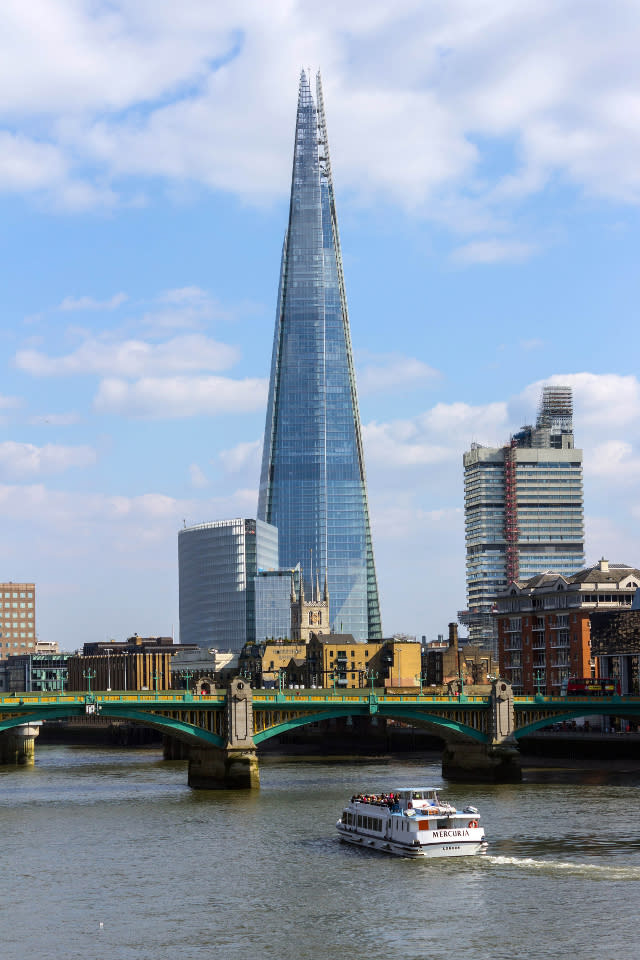 Die Londoner Skyline hat ebenfalls imposante Wolkenkratzer zu bieten, wie The Shard. Die spitze Glaspyramide verschlang stolze 1,6 Milliarden Dollar bis zur Fertigstellung. Klar, dass das Hochhaus zu den teuersten der Welt zählt. (Bild-Copyright: ddp Images)